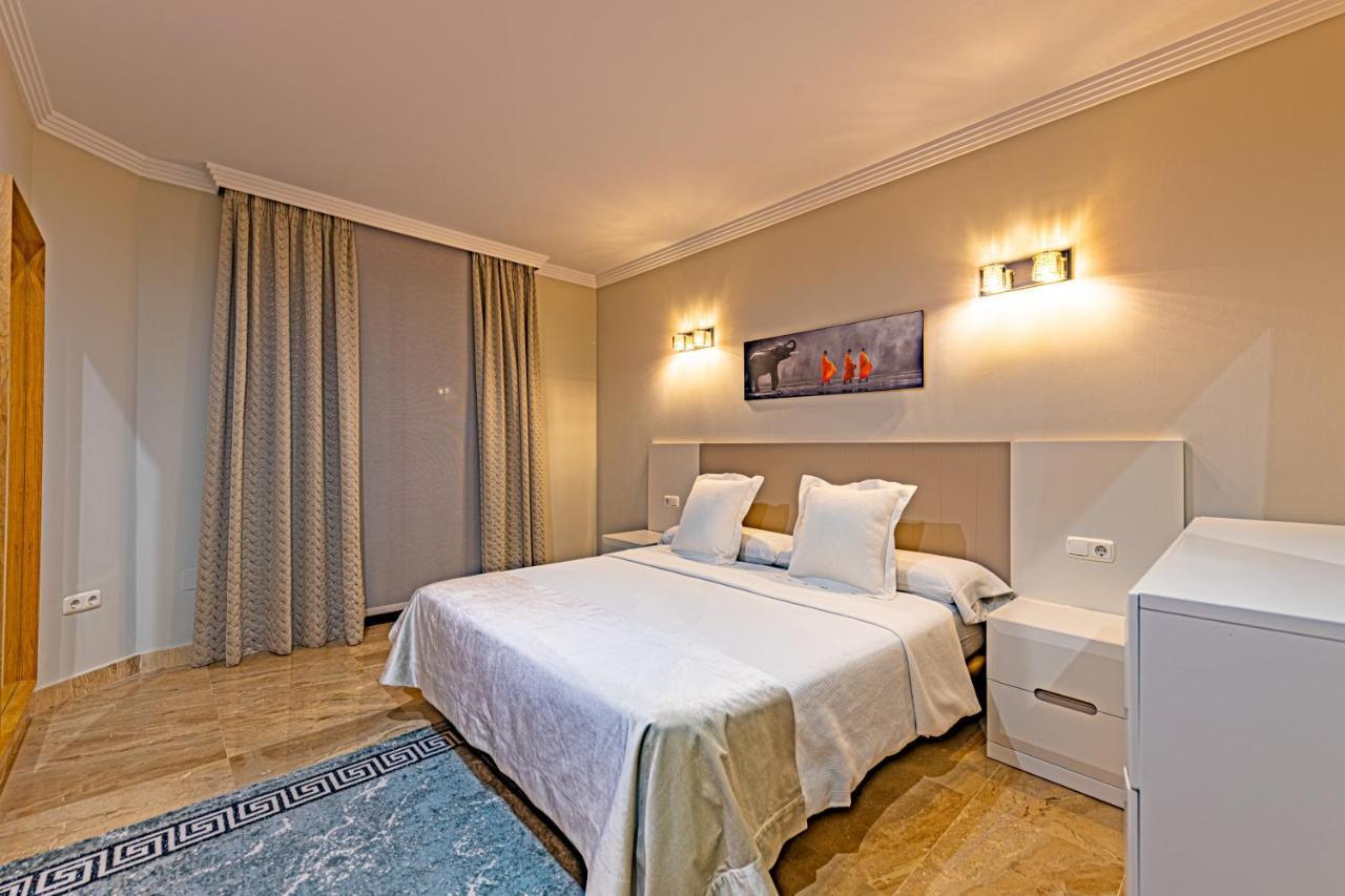 Marina Luxury Apartment เอสเตโปนา ภายนอก รูปภาพ