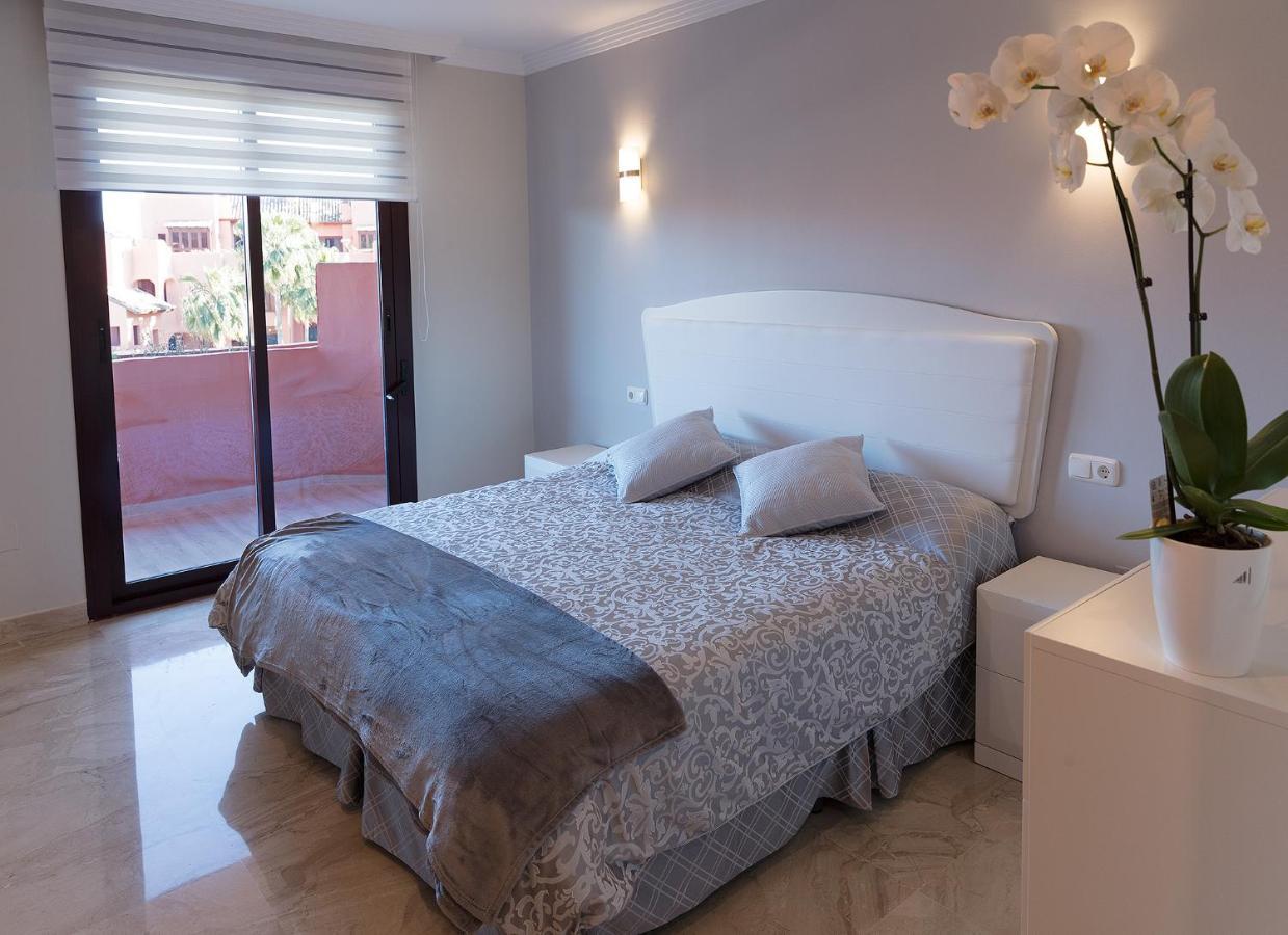 Marina Luxury Apartment เอสเตโปนา ภายนอก รูปภาพ