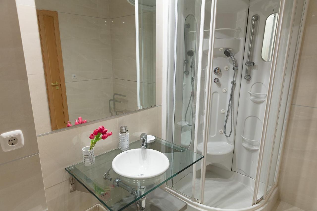 Marina Luxury Apartment เอสเตโปนา ภายนอก รูปภาพ