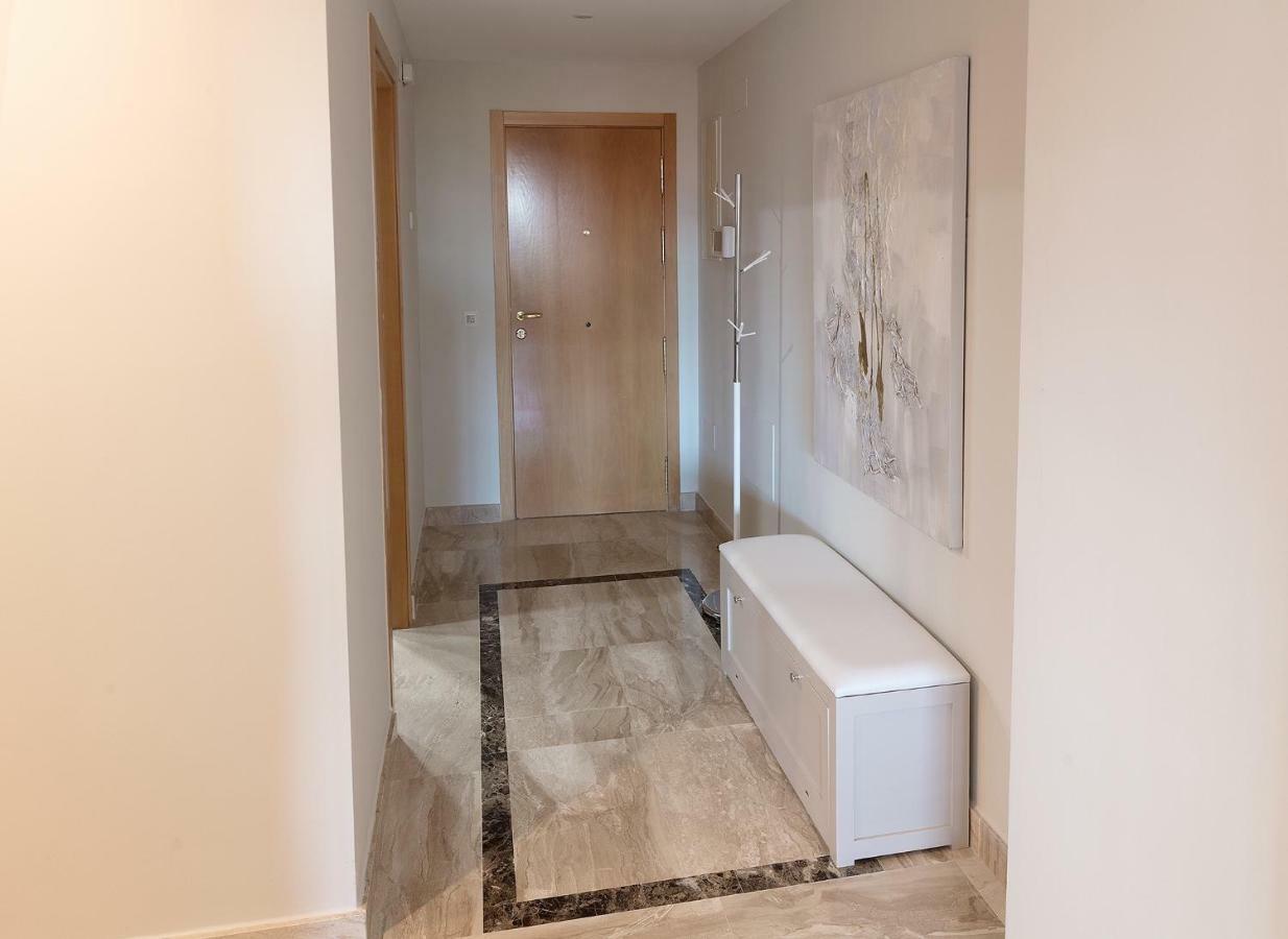 Marina Luxury Apartment เอสเตโปนา ภายนอก รูปภาพ
