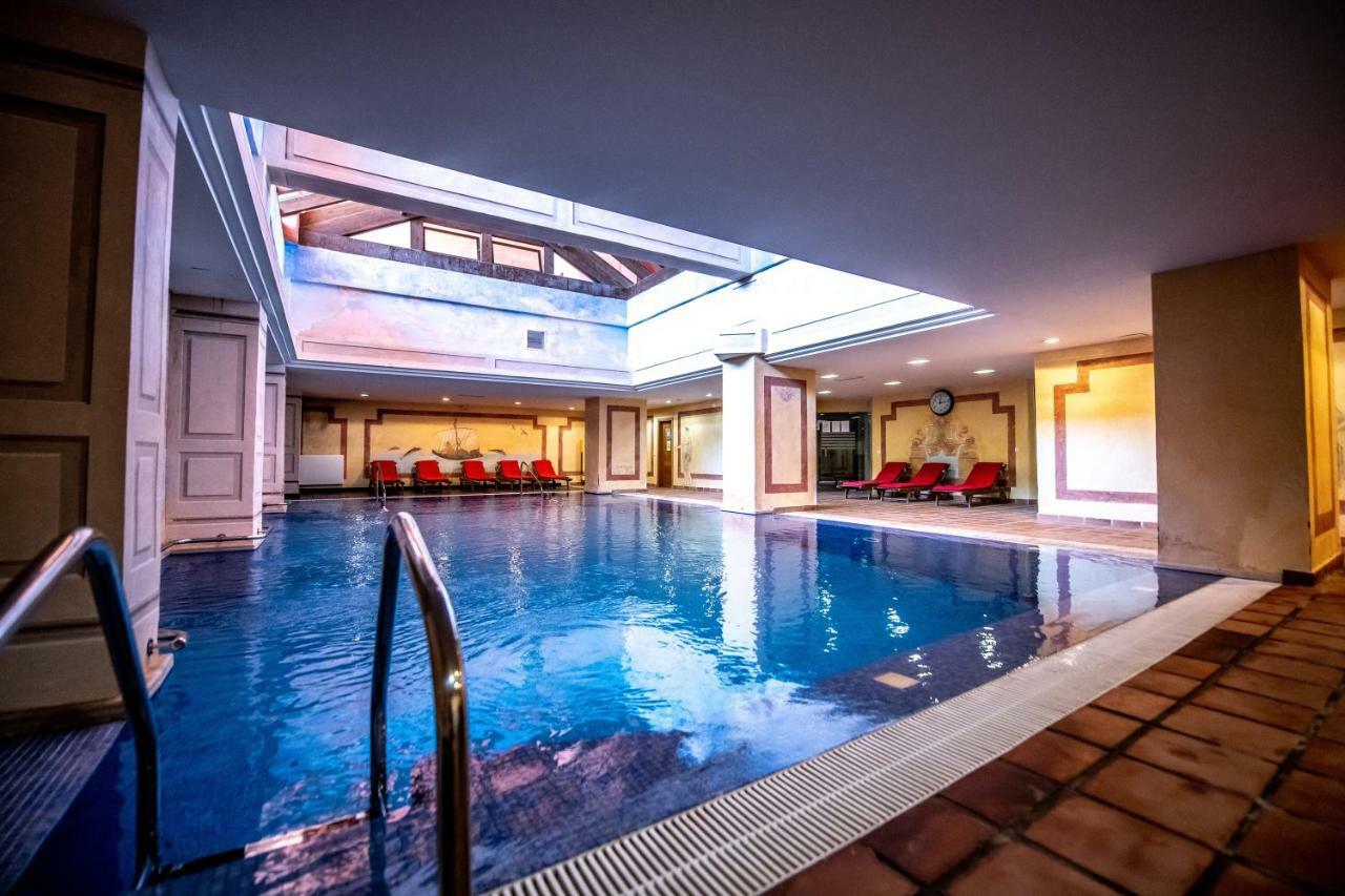 Marina Luxury Apartment เอสเตโปนา ภายนอก รูปภาพ
